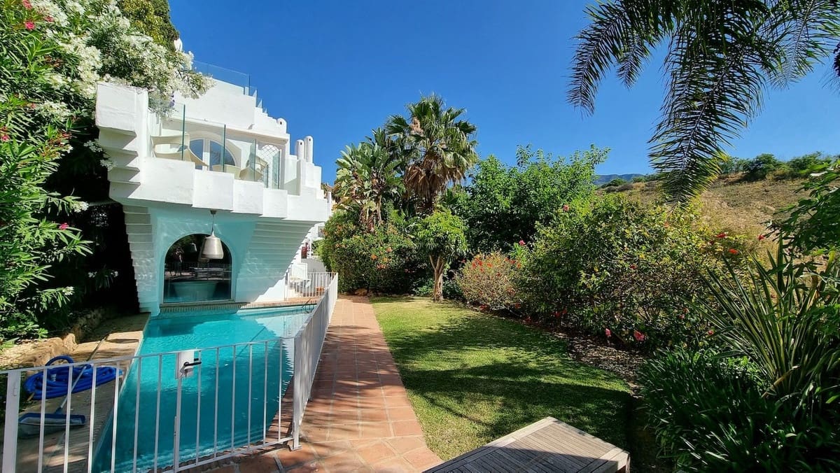 5 sypialnia Dom na sprzedaż w Marbella z basenem garażem - 1 800 000 € (Ref: 9733289)