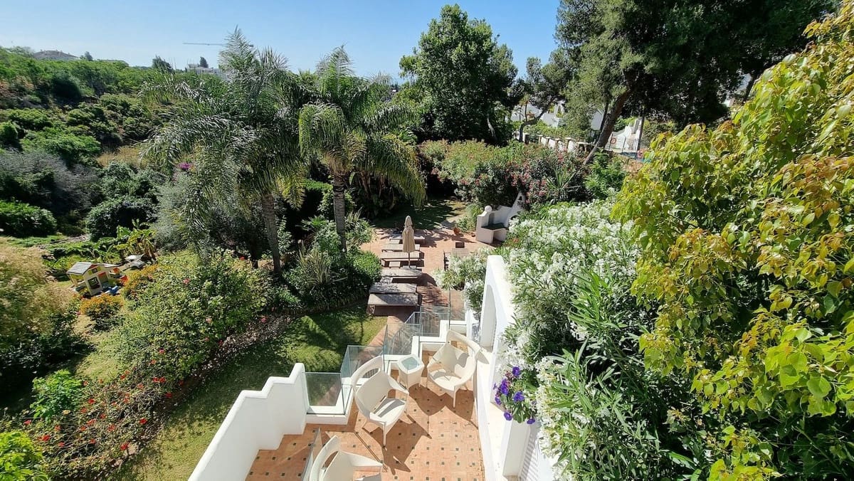 5 sypialnia Dom na sprzedaż w Marbella z basenem garażem - 1 800 000 € (Ref: 9733289)