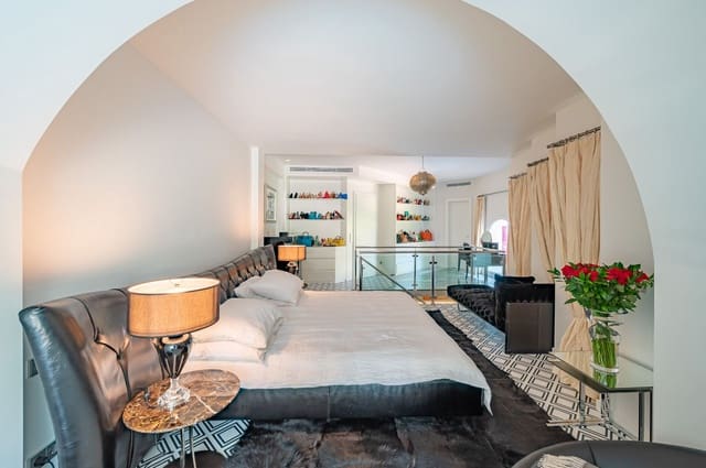 5 sypialnia Dom na sprzedaż w Marbella z basenem garażem - 1 800 000 € (Ref: 9733289)