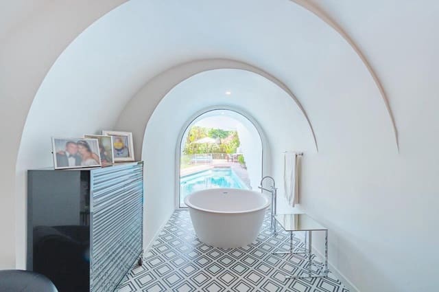 5 sypialnia Dom na sprzedaż w Marbella z basenem garażem - 1 800 000 € (Ref: 9733289)