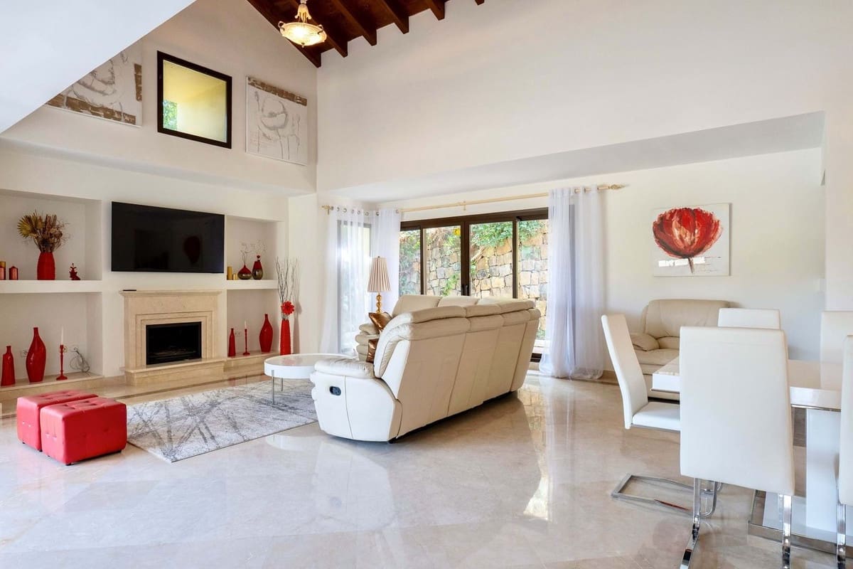 4 bedroom Villa for sale in Los Arqueros with pool garage - € 1,799,000 (Ref: 9733290)