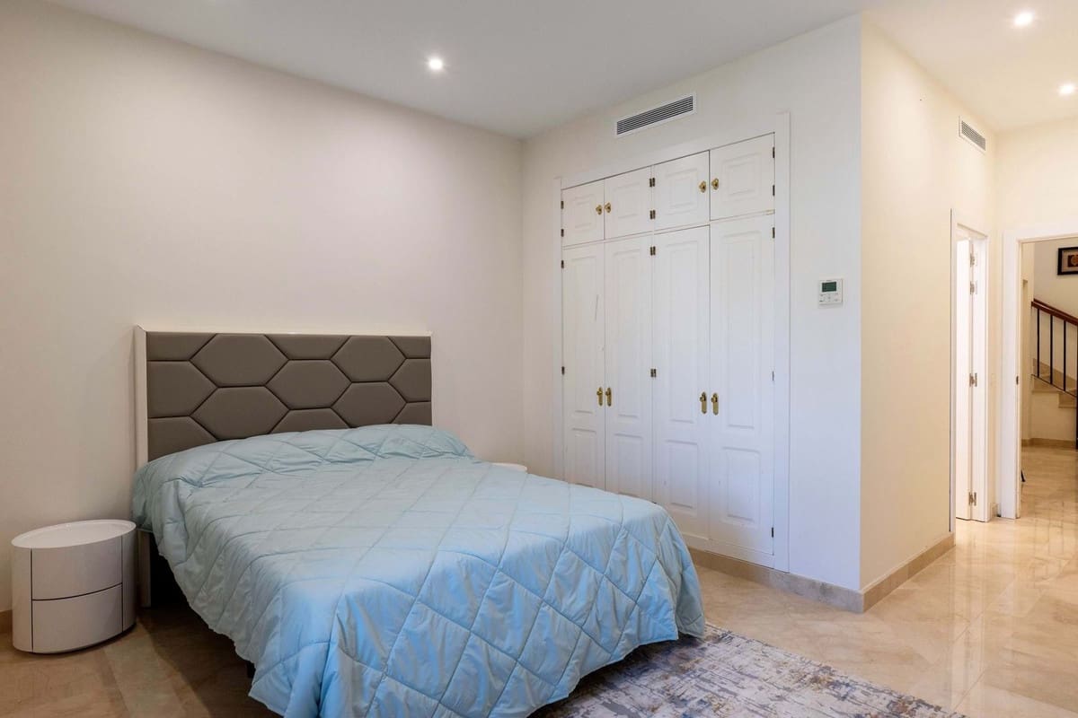 4 bedroom Villa for sale in Los Arqueros with pool garage - € 1,799,000 (Ref: 9733290)