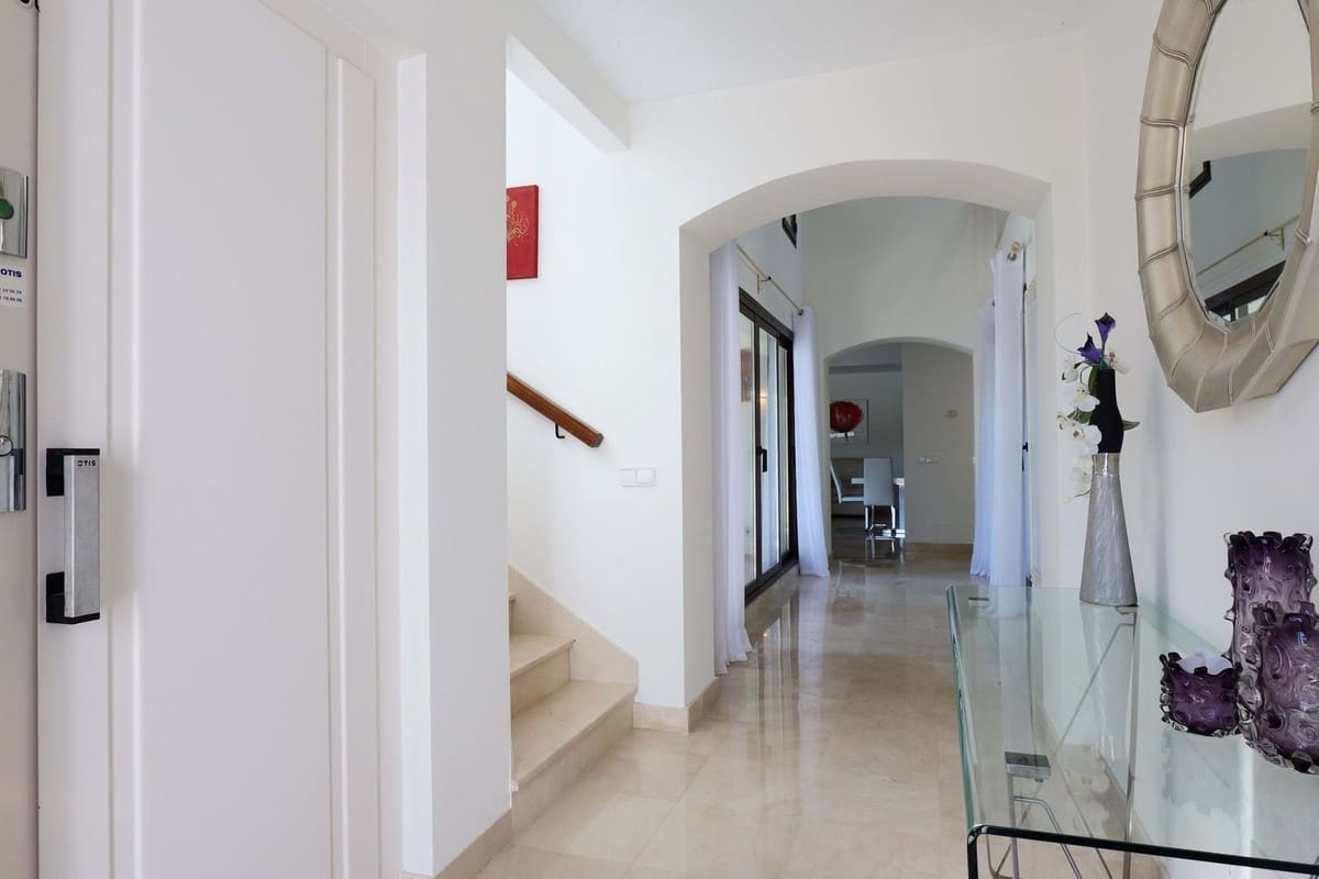 4 bedroom Villa for sale in Los Arqueros with pool garage - € 1,799,000 (Ref: 9733290)