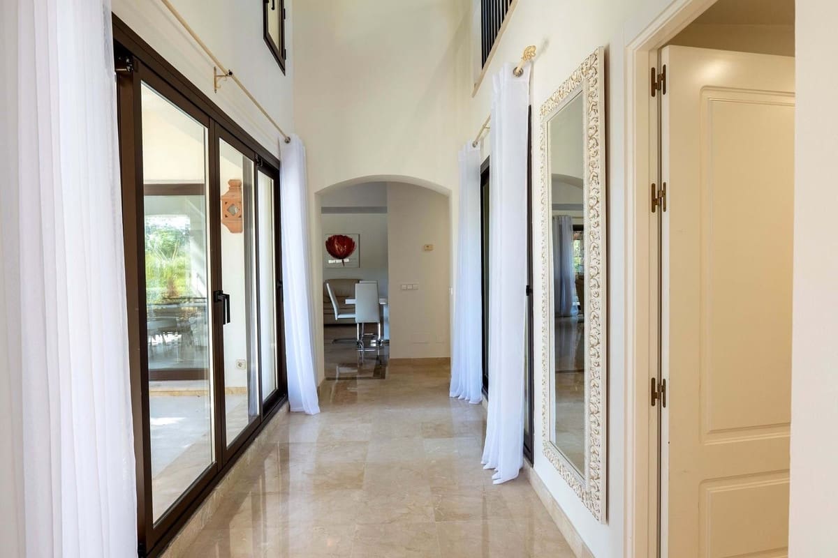 4 bedroom Villa for sale in Los Arqueros with pool garage - € 1,799,000 (Ref: 9733290)