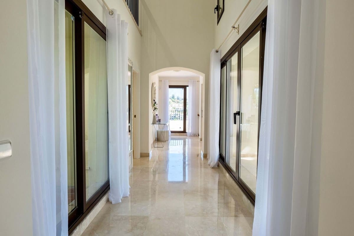 4 bedroom Villa for sale in Los Arqueros with pool garage - € 1,799,000 (Ref: 9733290)