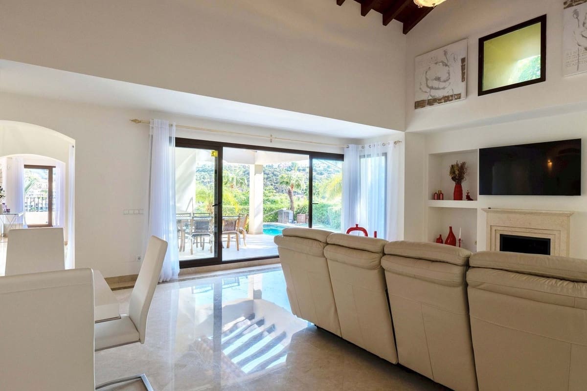 4 bedroom Villa for sale in Los Arqueros with pool garage - € 1,799,000 (Ref: 9733290)