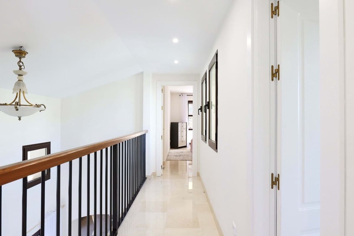 4 bedroom Villa for sale in Los Arqueros with pool garage - € 1,799,000 (Ref: 9733290)