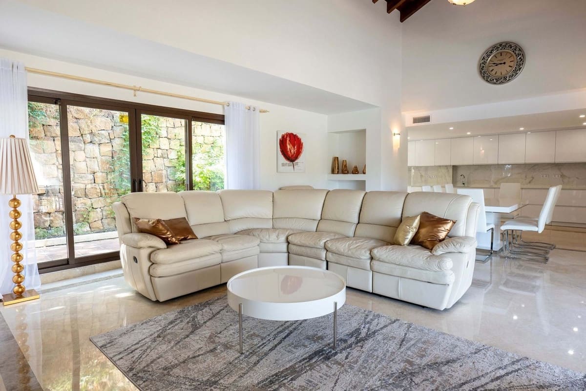 4 bedroom Villa for sale in Los Arqueros with pool garage - € 1,799,000 (Ref: 9733290)