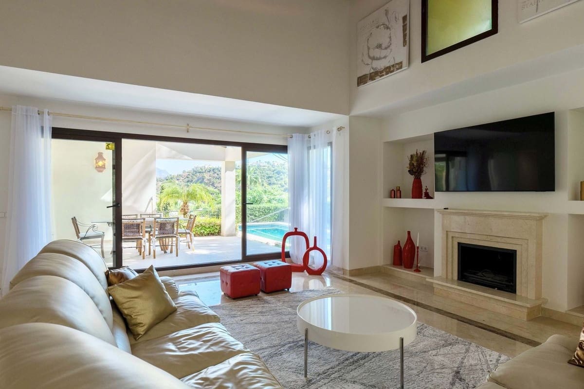 4 bedroom Villa for sale in Los Arqueros with pool garage - € 1,799,000 (Ref: 9733290)