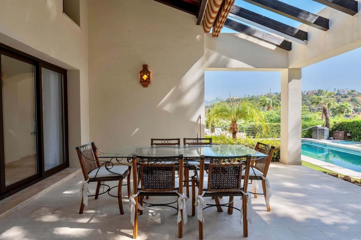 4 bedroom Villa for sale in Los Arqueros with pool garage - € 1,799,000 (Ref: 9733290)