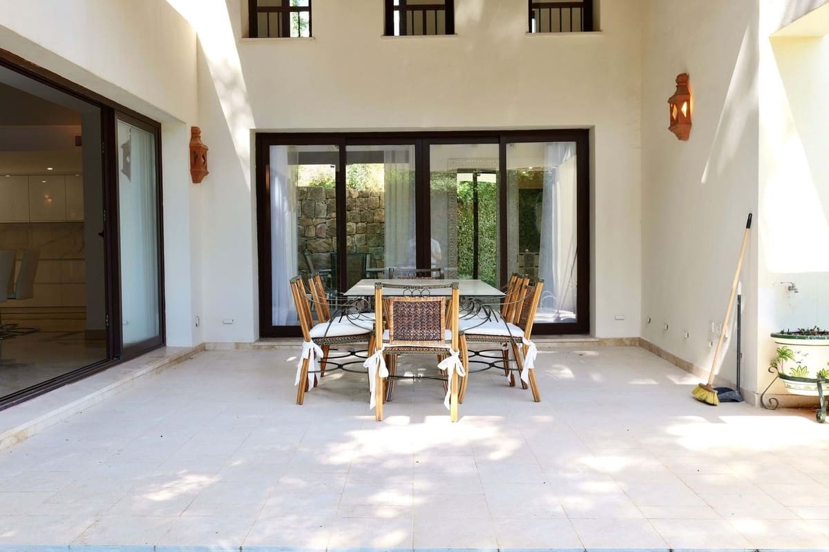 4 bedroom Villa for sale in Los Arqueros with pool garage - € 1,799,000 (Ref: 9733290)