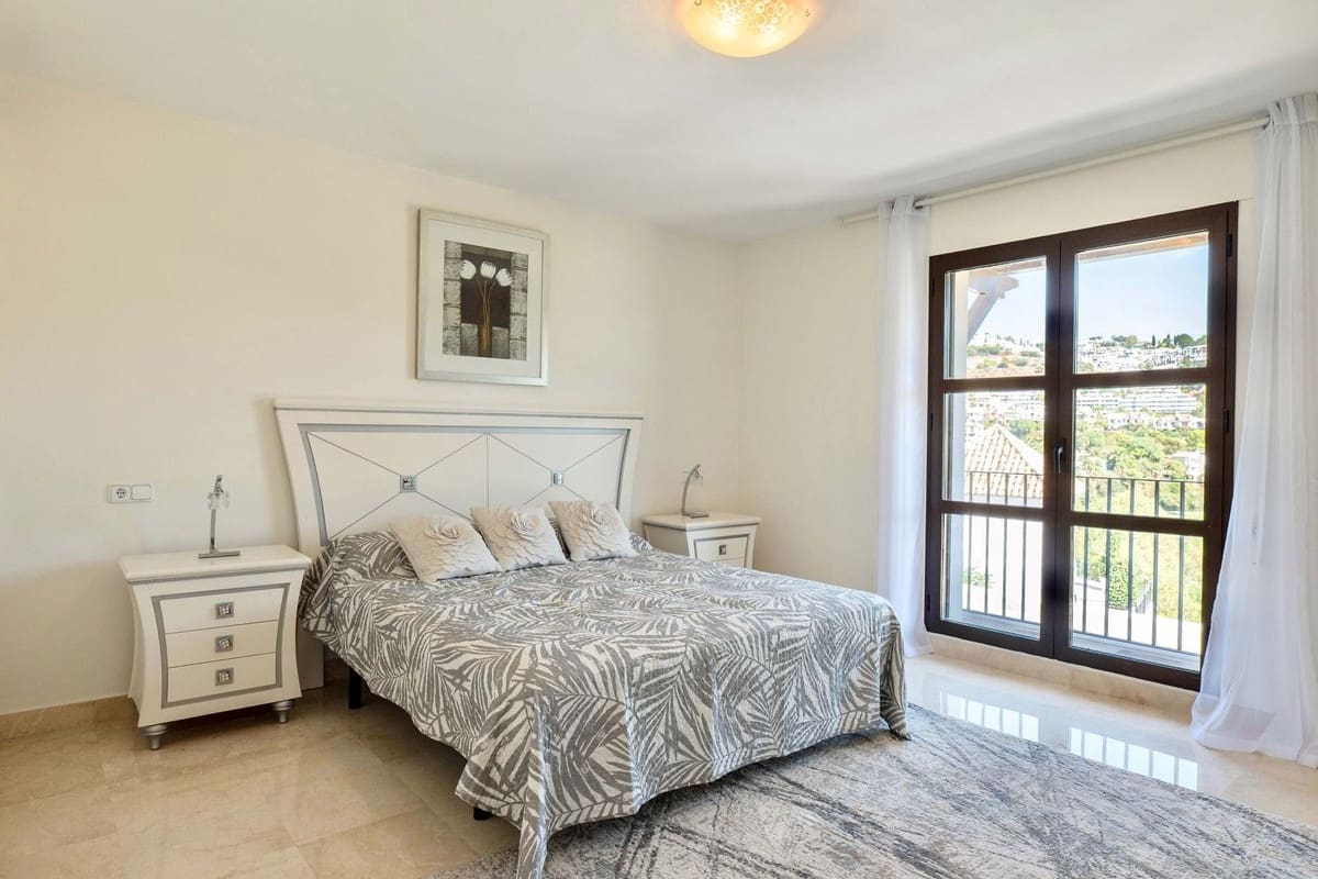 4 bedroom Villa for sale in Los Arqueros with pool garage - € 1,799,000 (Ref: 9733290)