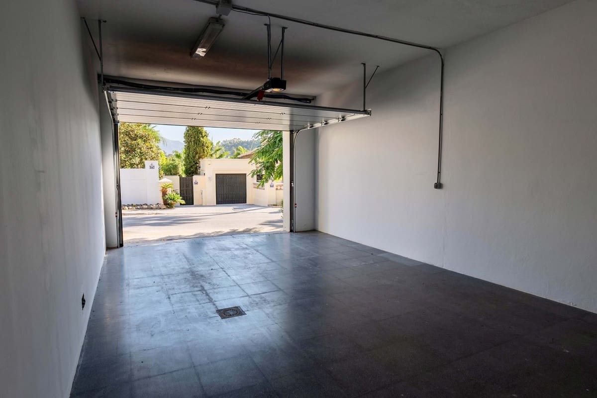 4 bedroom Villa for sale in Los Arqueros with pool garage - € 1,799,000 (Ref: 9733290)