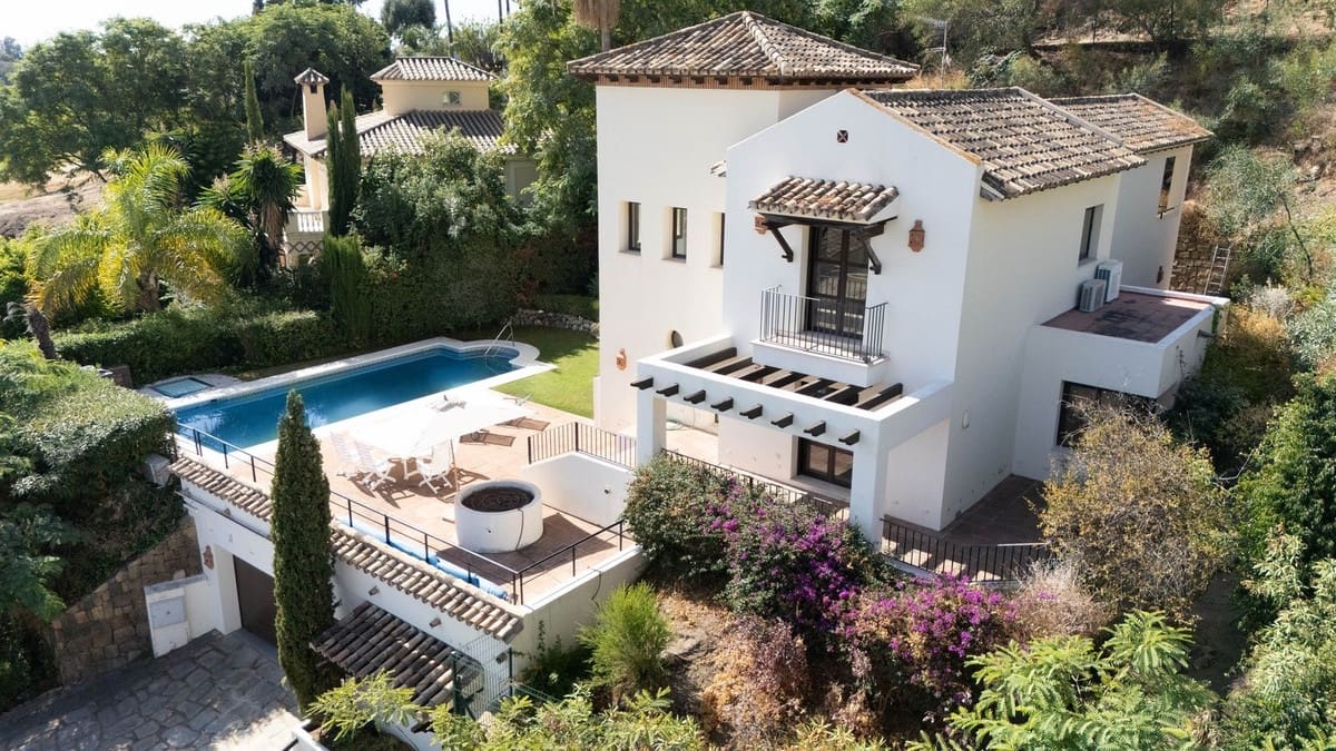 4 bedroom Villa for sale in Los Arqueros with pool garage - € 1,799,000 (Ref: 9733290)