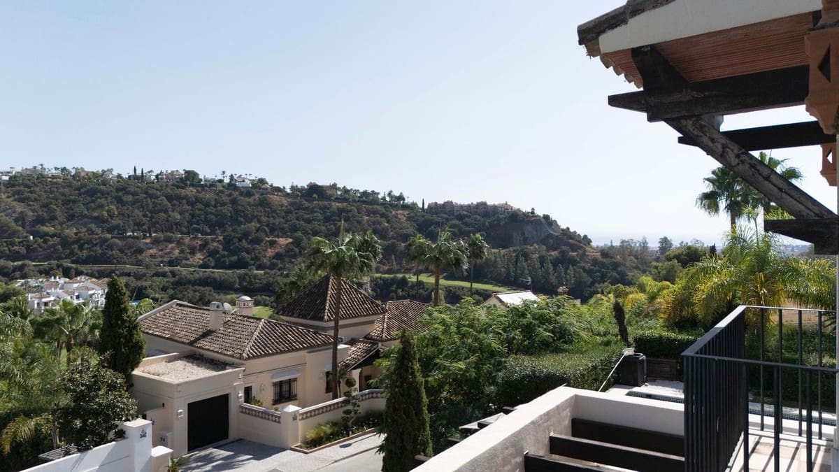 4 bedroom Villa for sale in Los Arqueros with pool garage - € 1,799,000 (Ref: 9733290)