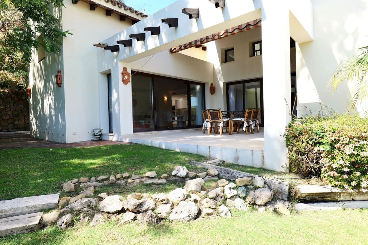 4 bedroom Villa for sale in Los Arqueros with pool garage - € 1,799,000 (Ref: 9733290)