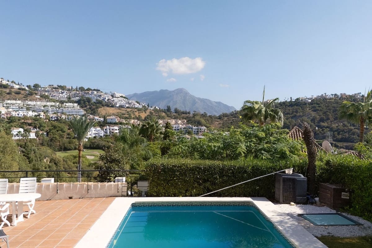 4 bedroom Villa for sale in Los Arqueros with pool garage - € 1,799,000 (Ref: 9733290)