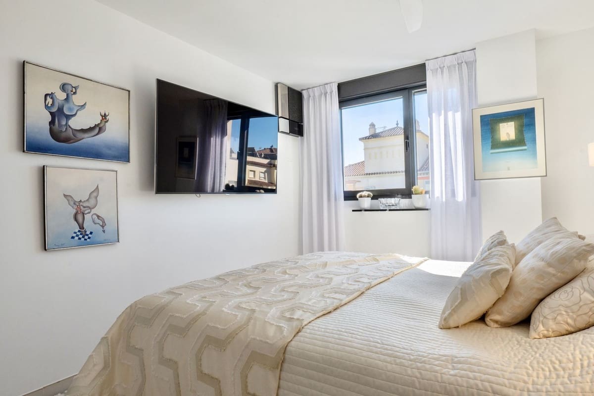 2 bedroom Penthouse for sale in Estepona with pool garage - € 1,770,000 (Ref: 9733291)