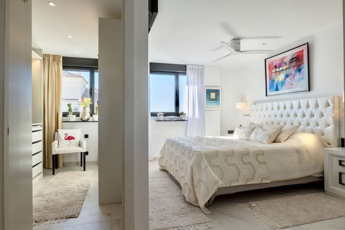 2 bedroom Penthouse for sale in Estepona with pool garage - € 1,770,000 (Ref: 9733291)