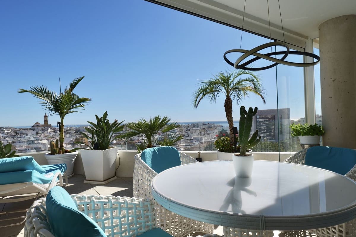 2 bedroom Penthouse for sale in Estepona with pool garage - € 1,770,000 (Ref: 9733291)