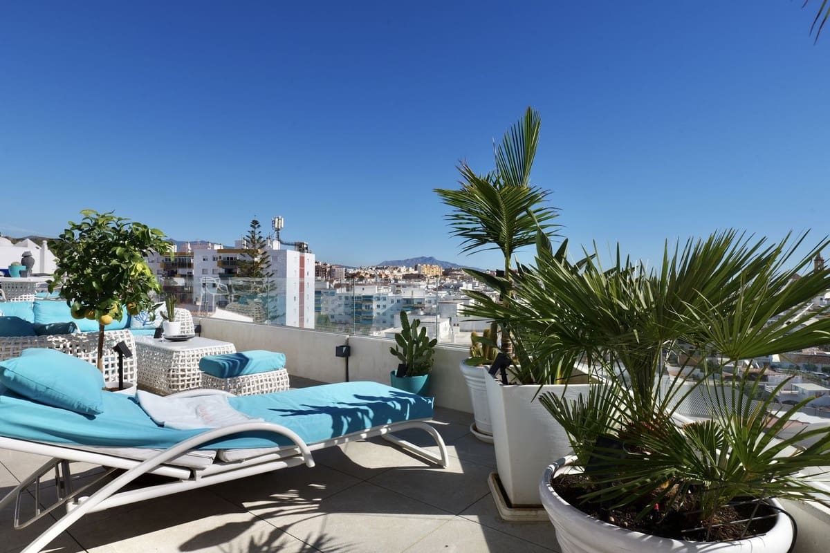 2 bedroom Penthouse for sale in Estepona with pool garage - € 1,770,000 (Ref: 9733291)