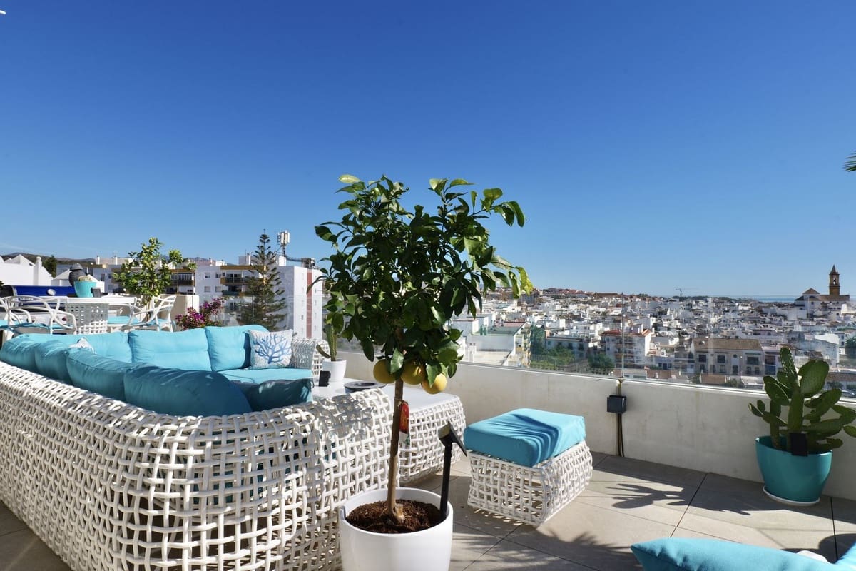 2 bedroom Penthouse for sale in Estepona with pool garage - € 1,770,000 (Ref: 9733291)