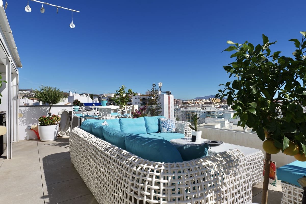 2 bedroom Penthouse for sale in Estepona with pool garage - € 1,770,000 (Ref: 9733291)