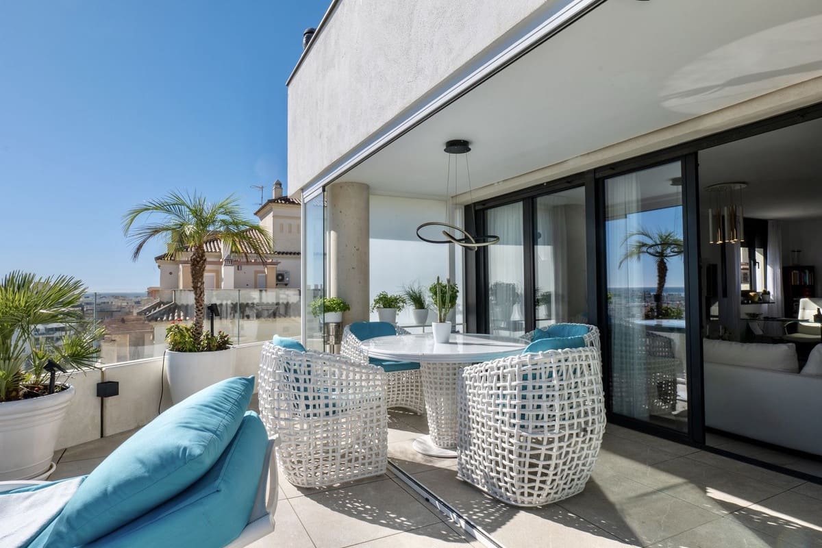 2 bedroom Penthouse for sale in Estepona with pool garage - € 1,770,000 (Ref: 9733291)