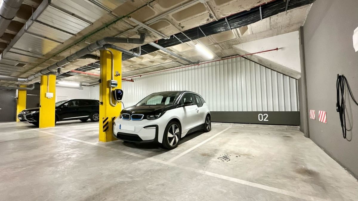 2 bedroom Penthouse for sale in Estepona with pool garage - € 1,770,000 (Ref: 9733291)