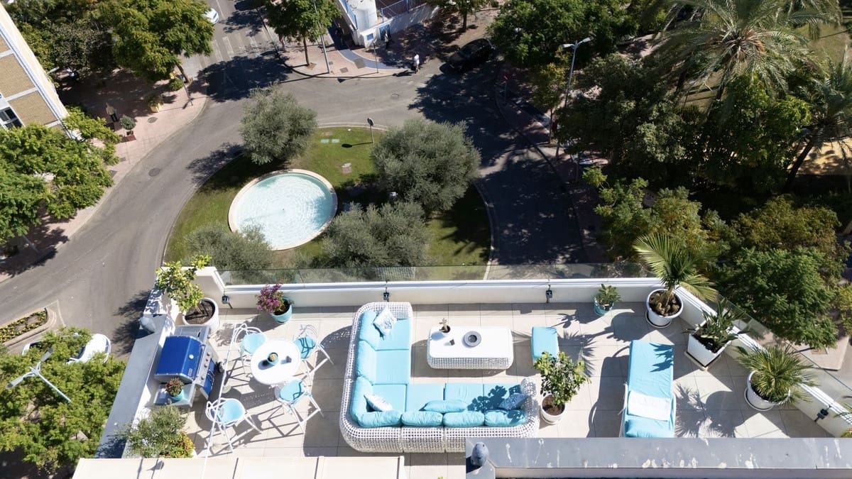 2 bedroom Penthouse for sale in Estepona with pool garage - € 1,770,000 (Ref: 9733291)