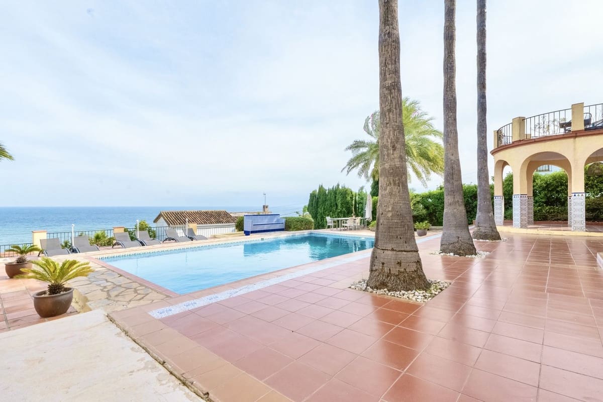 7 bedroom Villa for sale in Buenas Noches with pool garage - € 1,760,000 (Ref: 9733292)