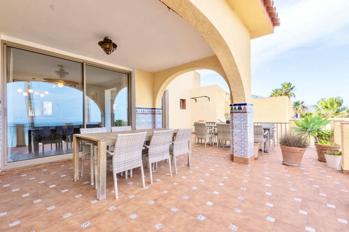 7 bedroom Villa for sale in Buenas Noches with pool garage - € 1,760,000 (Ref: 9733292)