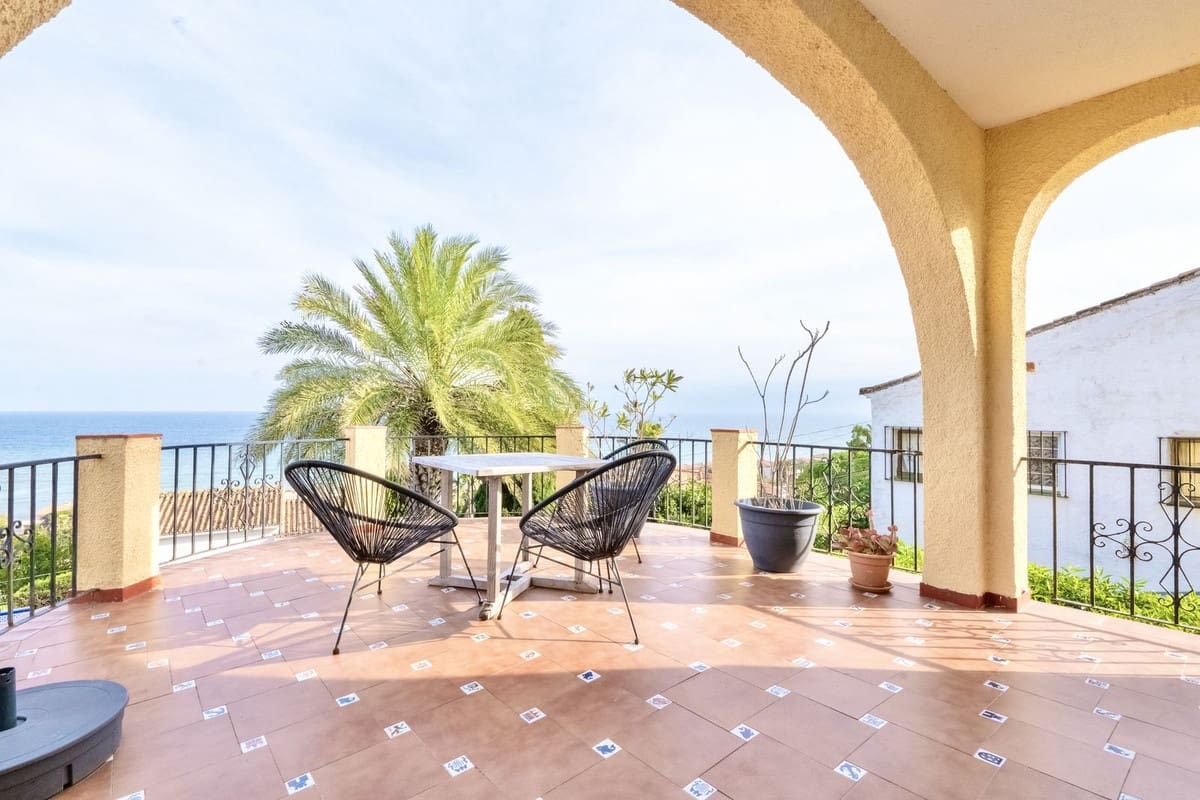 7 bedroom Villa for sale in Buenas Noches with pool garage - € 1,760,000 (Ref: 9733292)