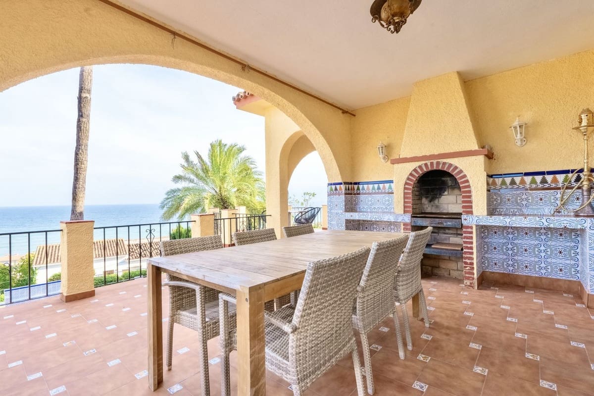 7 bedroom Villa for sale in Buenas Noches with pool garage - € 1,760,000 (Ref: 9733292)