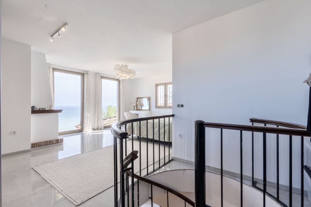 7 bedroom Villa for sale in Buenas Noches with pool garage - € 1,760,000 (Ref: 9733292)