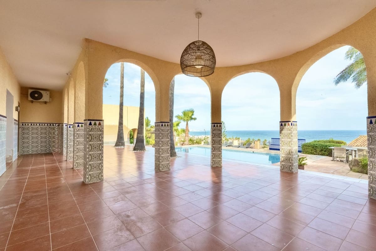 7 bedroom Villa for sale in Buenas Noches with pool garage - € 1,760,000 (Ref: 9733292)