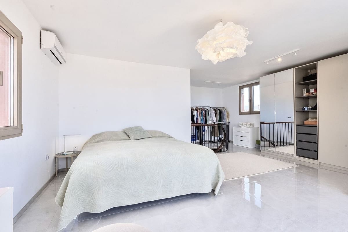 7 bedroom Villa for sale in Buenas Noches with pool garage - € 1,760,000 (Ref: 9733292)