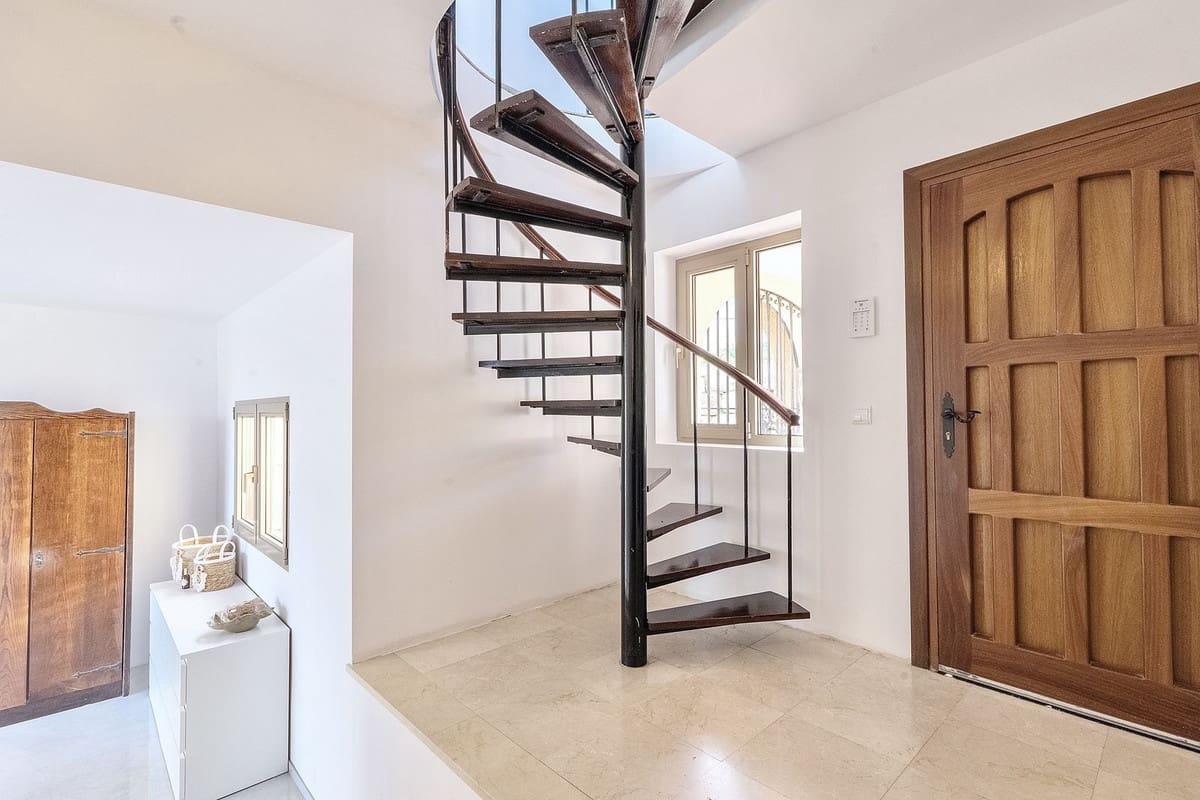 7 bedroom Villa for sale in Buenas Noches with pool garage - € 1,760,000 (Ref: 9733292)