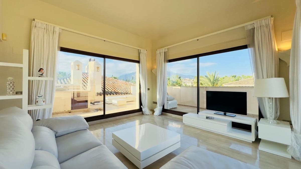 3 bedroom Apartment for sale in Nueva Andalucia with pool garage - € 1,525,000 (Ref: 9733294)