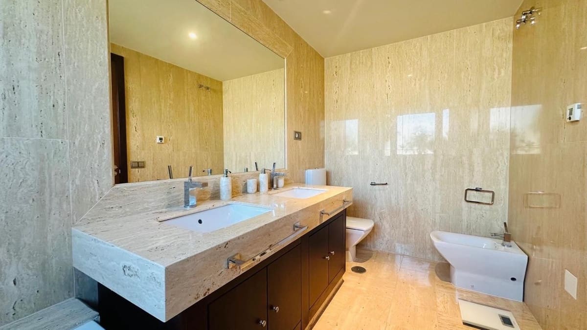 3 bedroom Apartment for sale in Nueva Andalucia with pool garage - € 1,525,000 (Ref: 9733294)