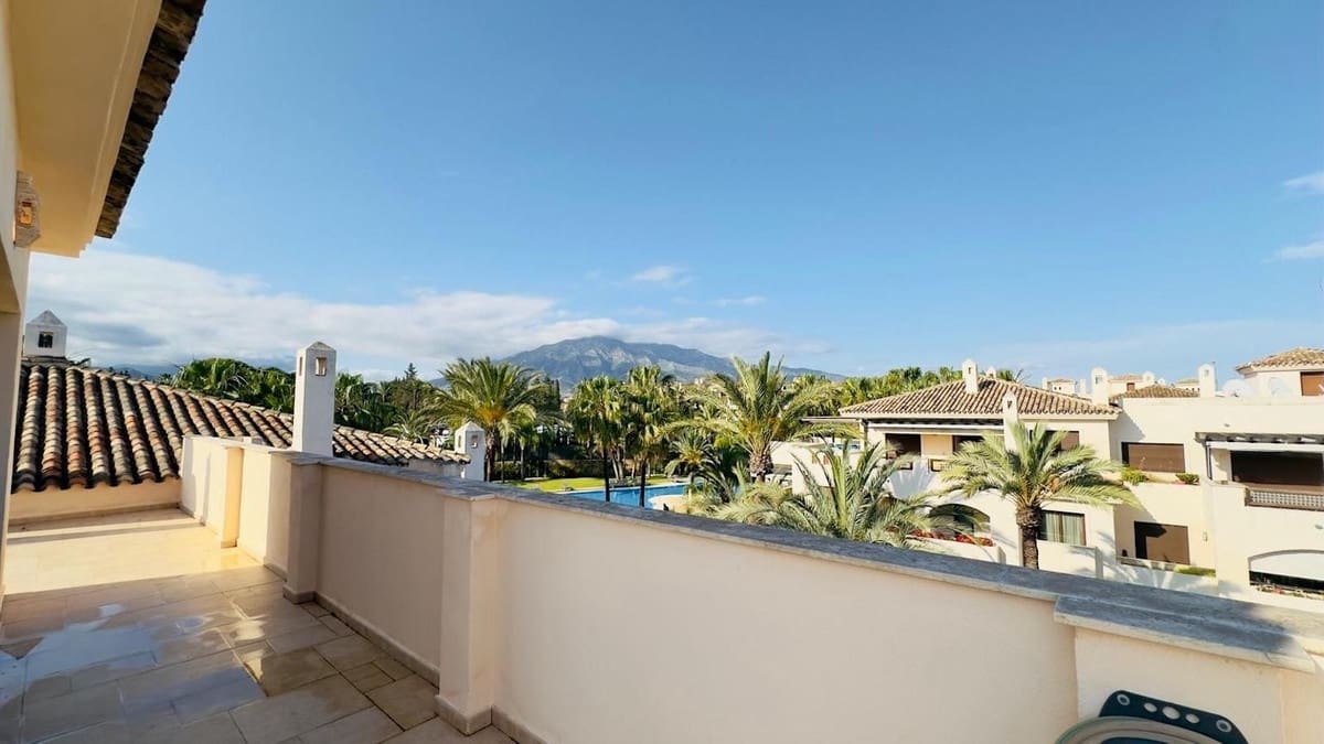 3 bedroom Apartment for sale in Nueva Andalucia with pool garage - € 1,525,000 (Ref: 9733294)