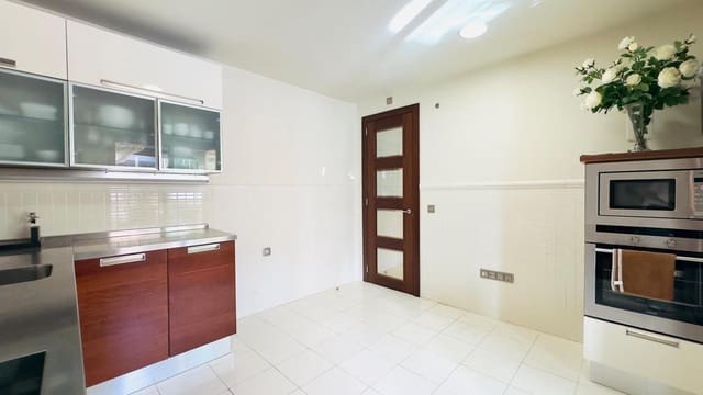 Apartamento de 3 habitaciones en Nueva Andalucia, Marbella en venta con piscina garaje - 1.525.000 € (Ref: 9733294)