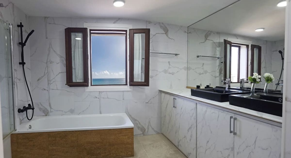 6 sypialnia Dom blizniak na sprzedaż w Marbella z basenem garażem - 1 500 000 € (Ref: 9733295)