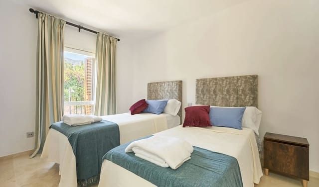 6 soveværelse Semi-Rækkehus til salg i Marbella med swimmingpool garage - € 1.500.000 (Ref: 9733295)