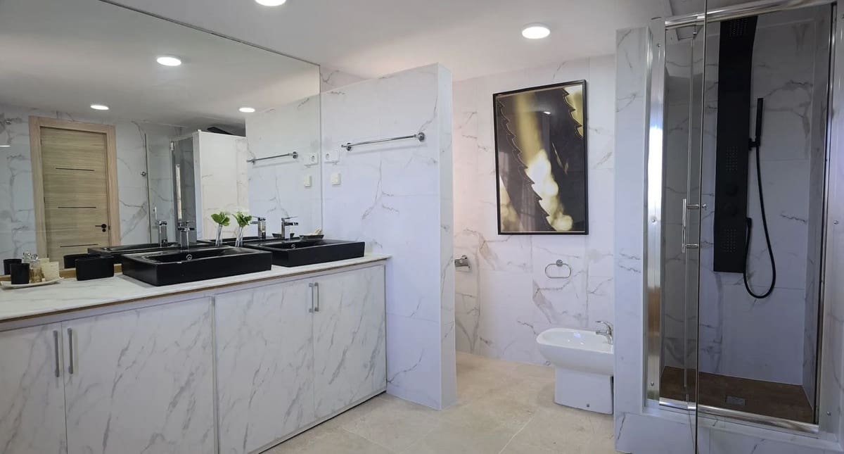 6 sypialnia Dom blizniak na sprzedaż w Marbella z basenem garażem - 1 500 000 € (Ref: 9733295)