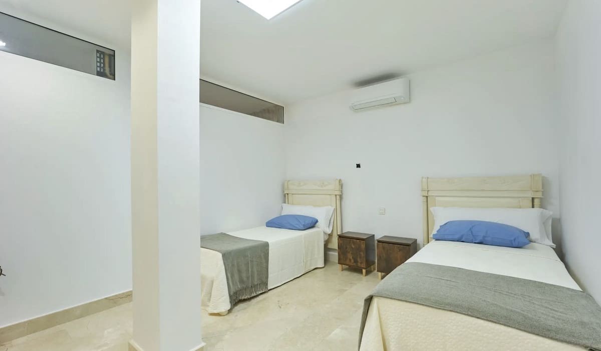 6 sypialnia Dom blizniak na sprzedaż w Marbella z basenem garażem - 1 500 000 € (Ref: 9733295)