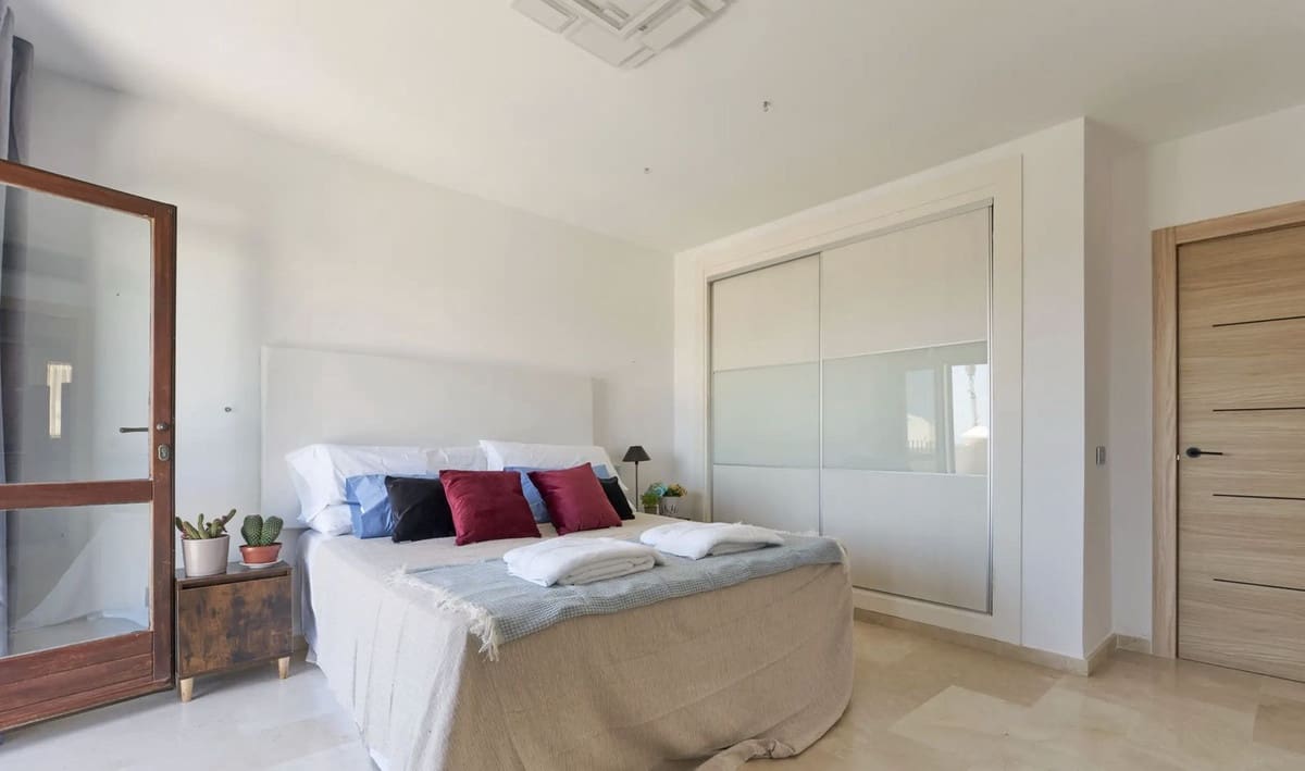 6 sypialnia Dom blizniak na sprzedaż w Marbella z basenem garażem - 1 500 000 € (Ref: 9733295)