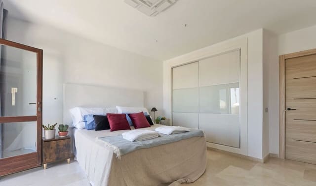 6 soveværelse Semi-Rækkehus til salg i Marbella med swimmingpool garage - € 1.500.000 (Ref: 9733295)