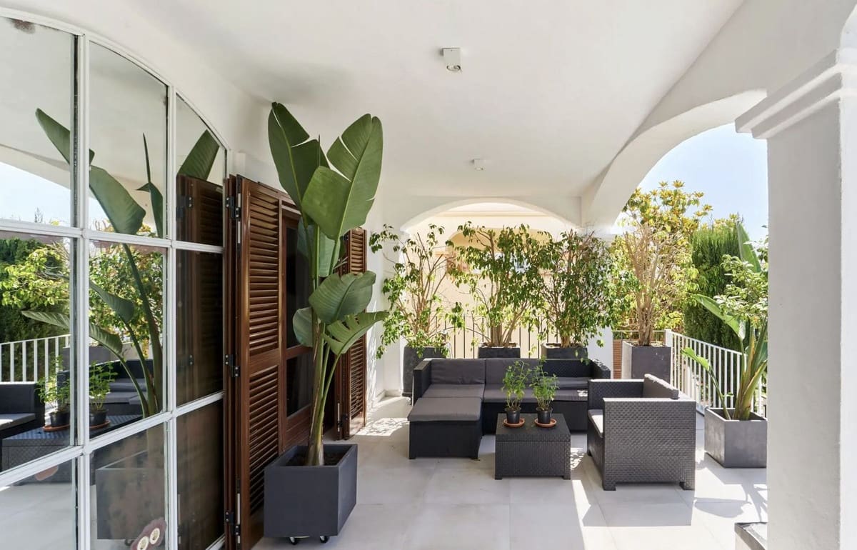 6 sypialnia Dom blizniak na sprzedaż w Marbella z basenem garażem - 1 500 000 € (Ref: 9733295)