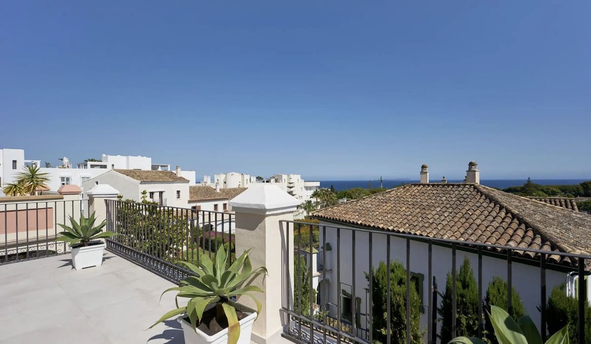 6 sypialnia Dom blizniak na sprzedaż w Marbella z basenem garażem - 1 500 000 € (Ref: 9733295)